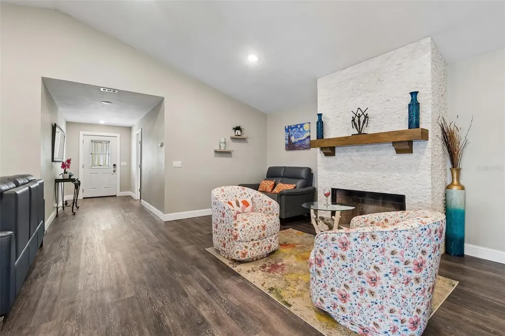 9901 Bay Drive Gibsonton FL 33534