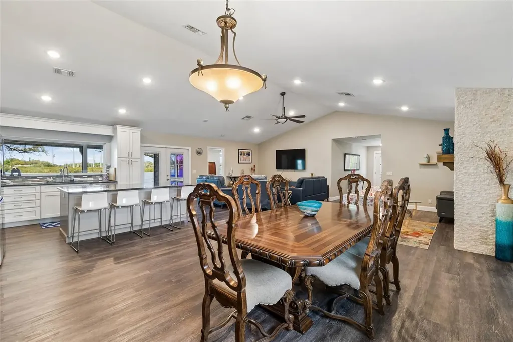 9901 Bay Drive Gibsonton FL 33534