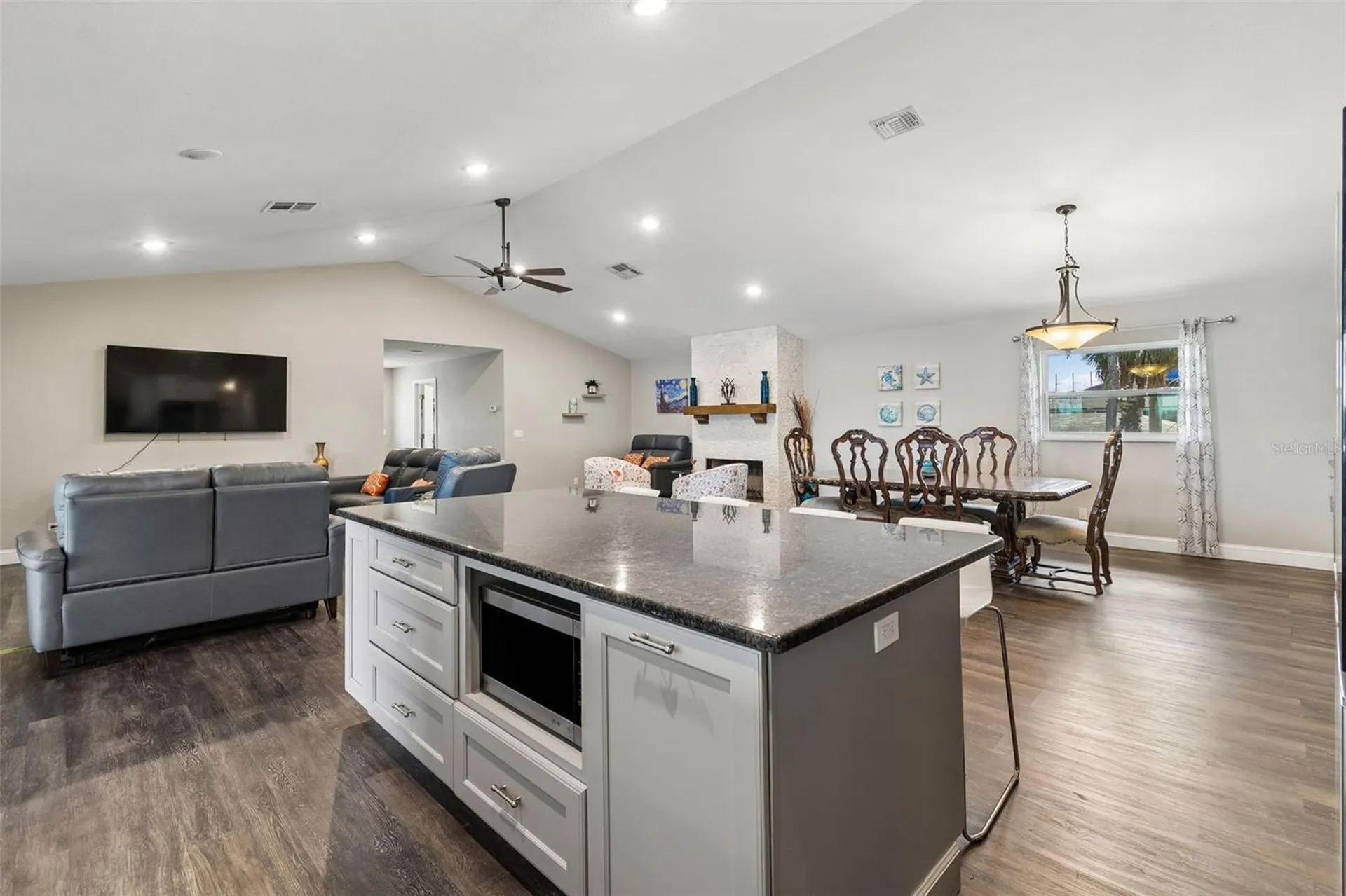 9901 Bay Drive Gibsonton FL 33534