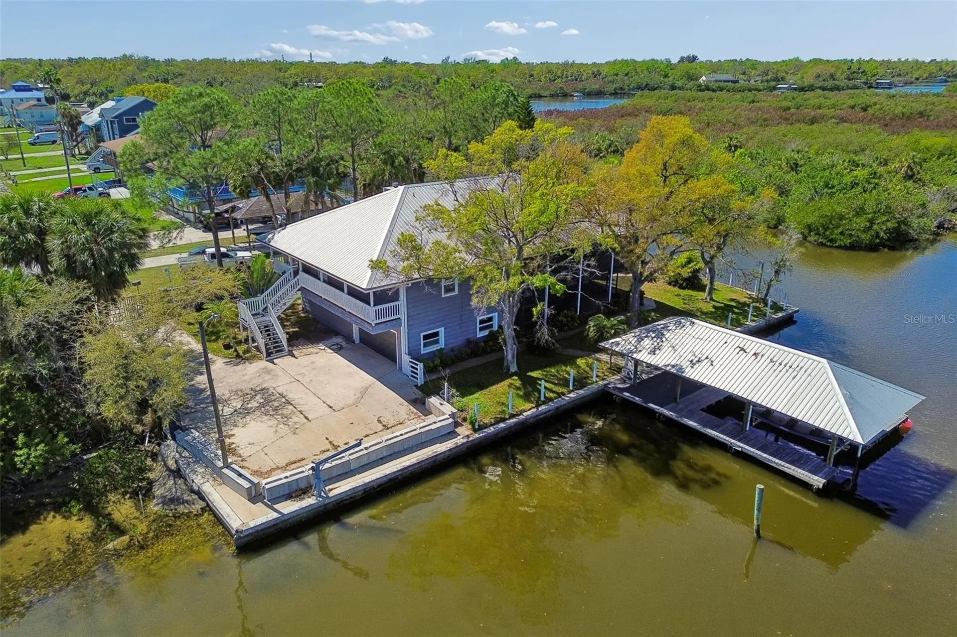 9901 Bay Drive Gibsonton FL 33534
