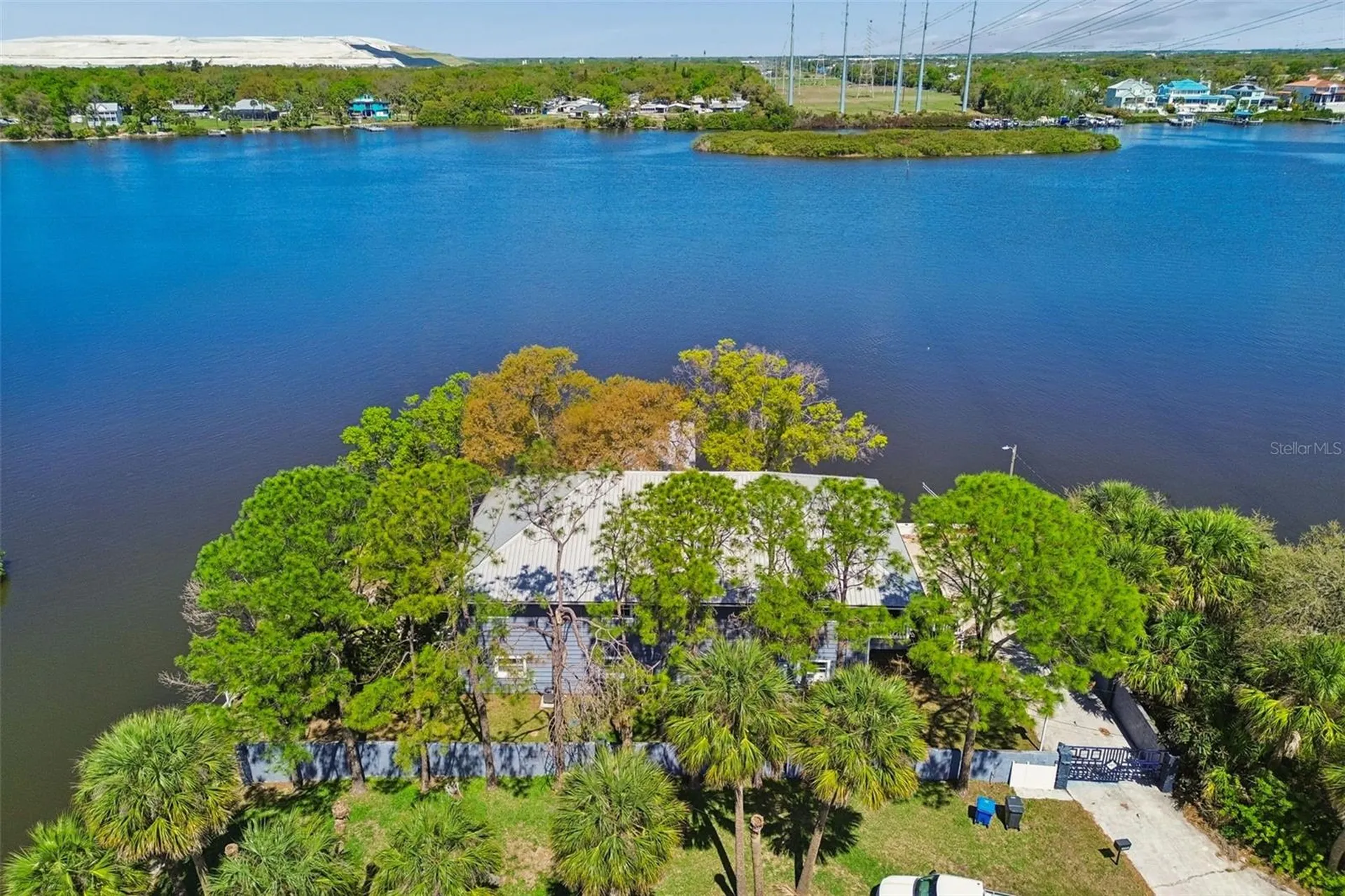 9901 Bay Drive Gibsonton FL 33534