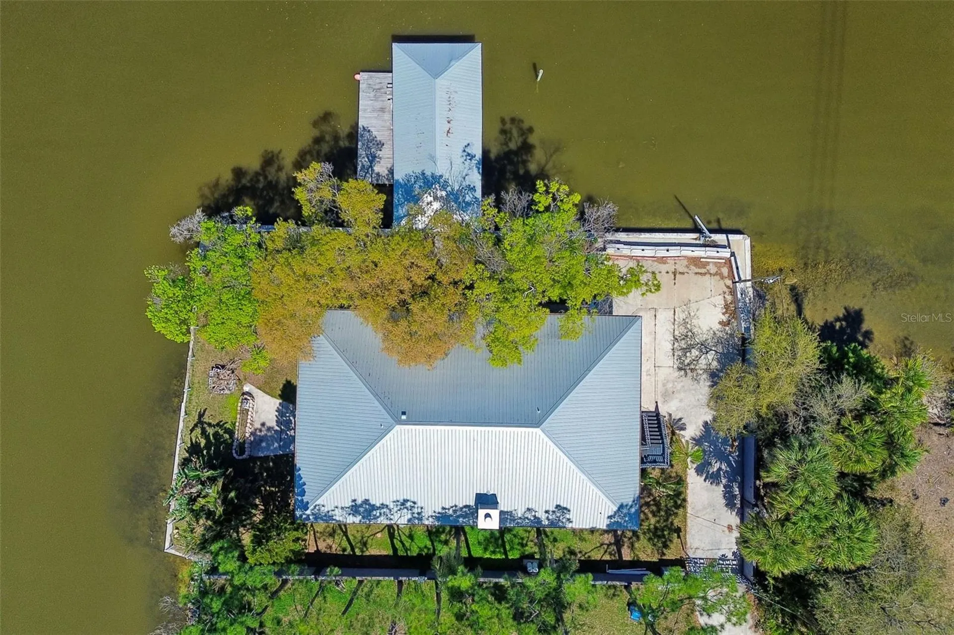 9901 Bay Drive Gibsonton FL 33534