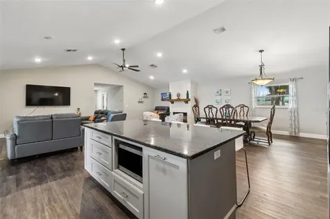 9901 Bay Drive Gibsonton FL 33534