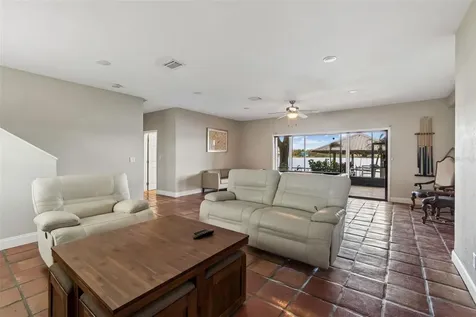 9901 Bay Drive Gibsonton FL 33534