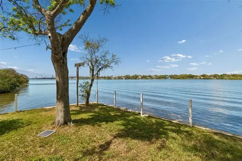9901 Bay Drive Gibsonton FL 33534