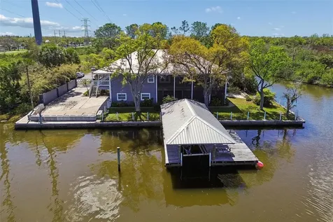 9901 Bay Drive Gibsonton FL 33534