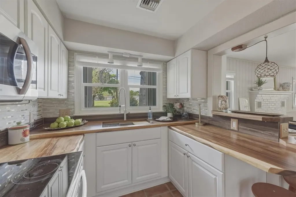 521 W Olympia Avenue Punta Gorda FL 33950