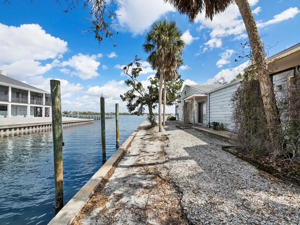 1267 Starboard Lane Sarasota FL 34242