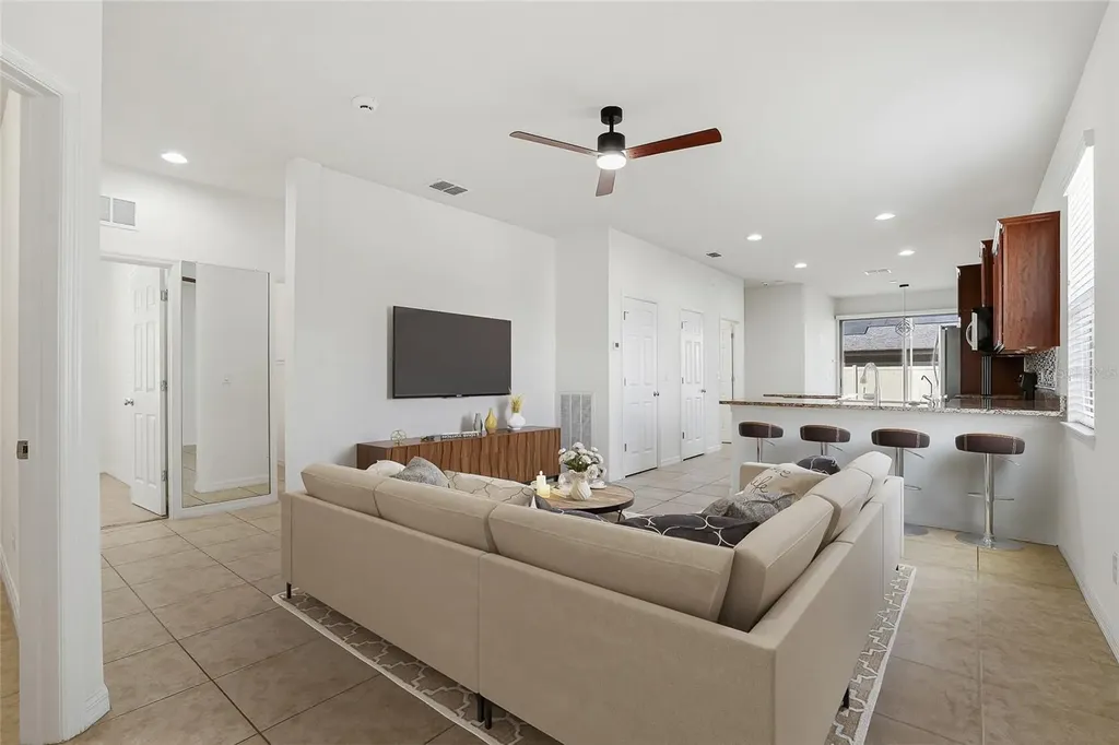 1724 Passage Key Lane Ruskin FL 33570