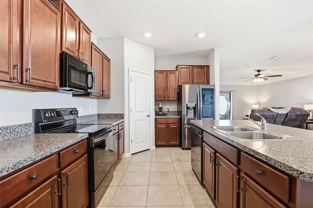 6637 Wagon Trail Street Zephyrhills FL 33541