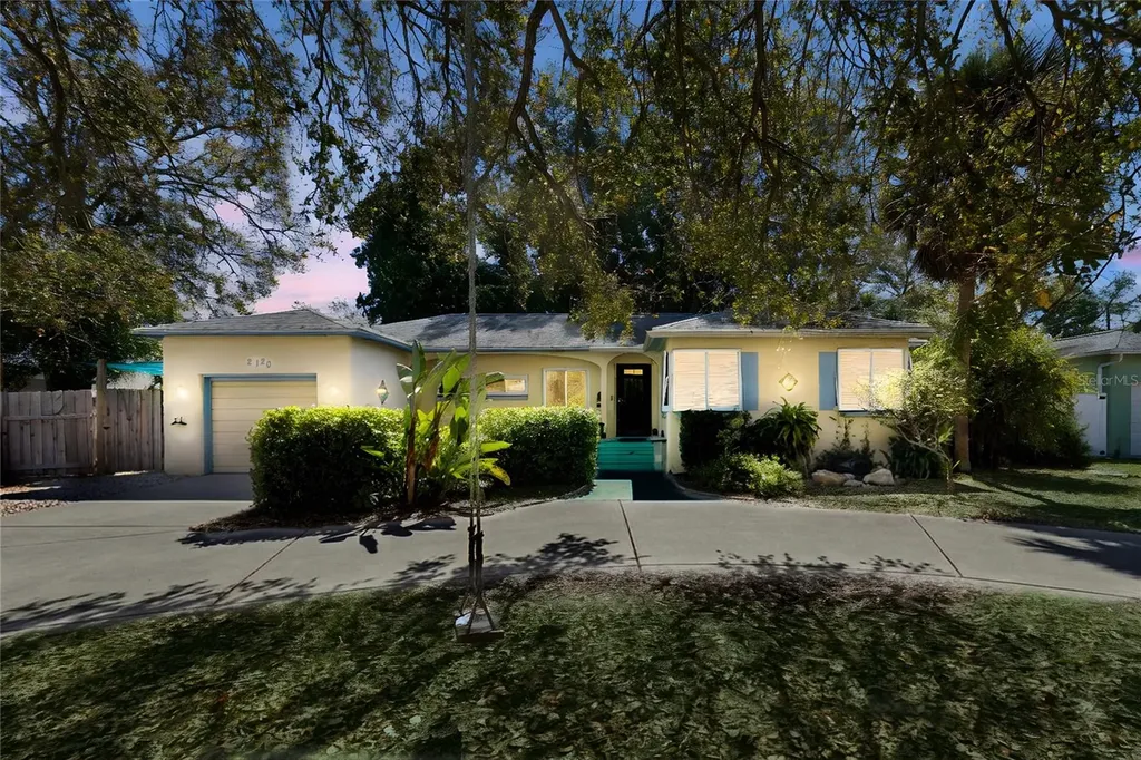 2120 Coronada Way S St Petersburg FL 33712