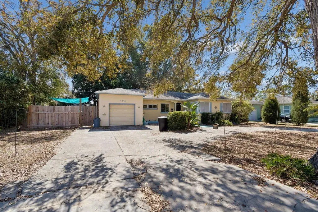 2120 Coronada Way S St Petersburg FL 33712