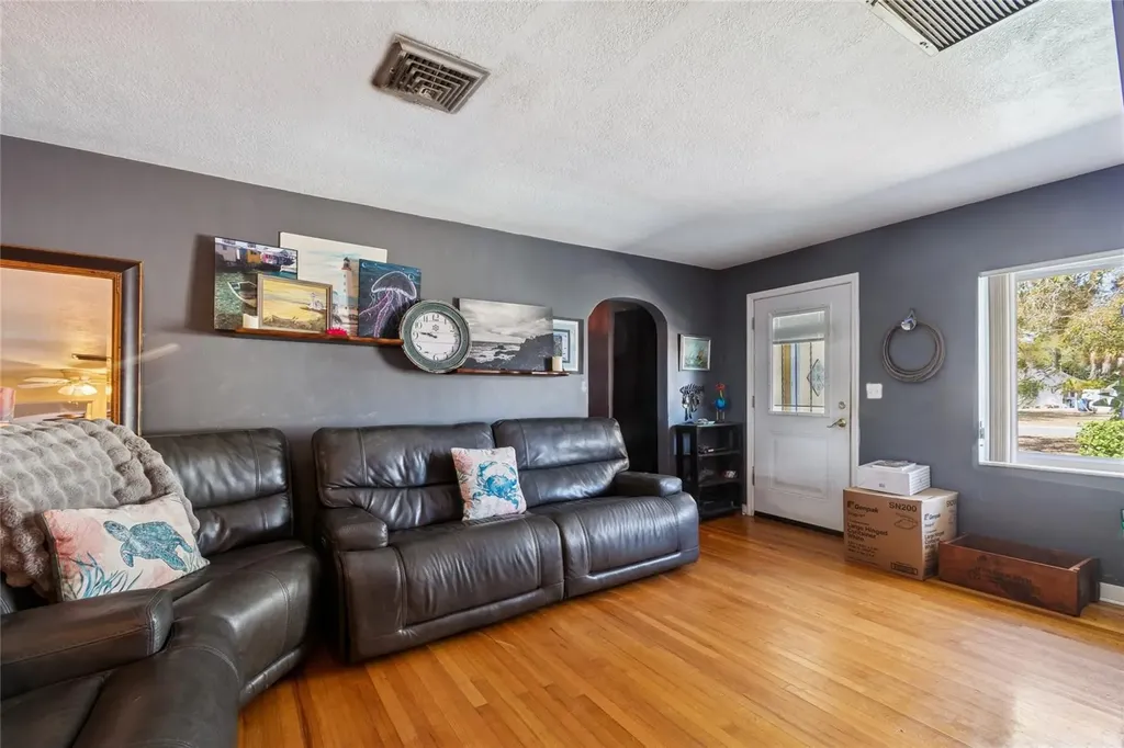 2120 Coronada Way S St Petersburg FL 33712