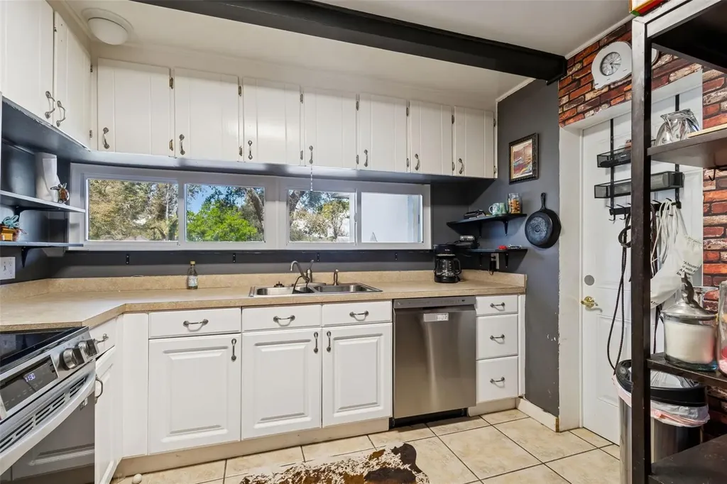 2120 Coronada Way S St Petersburg FL 33712