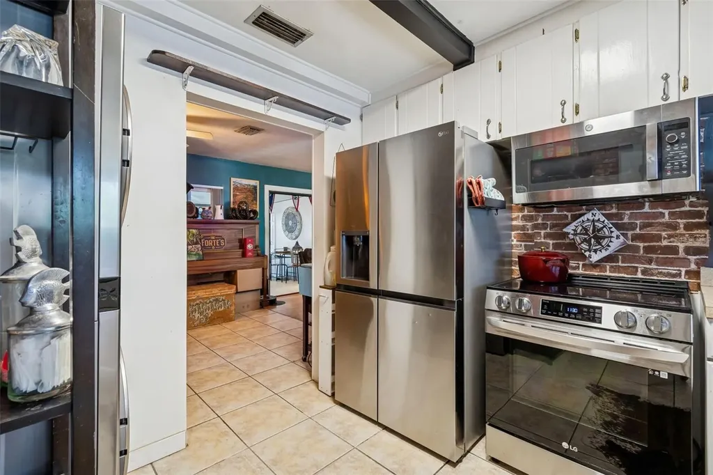 2120 Coronada Way S St Petersburg FL 33712