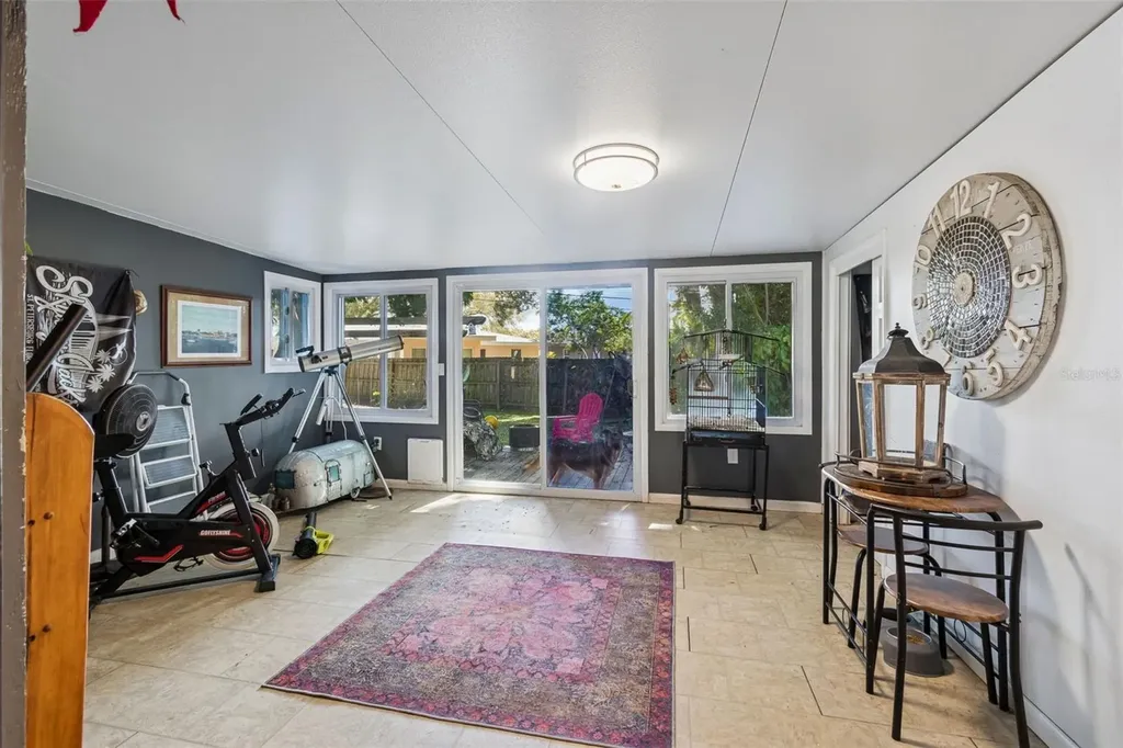 2120 Coronada Way S St Petersburg FL 33712