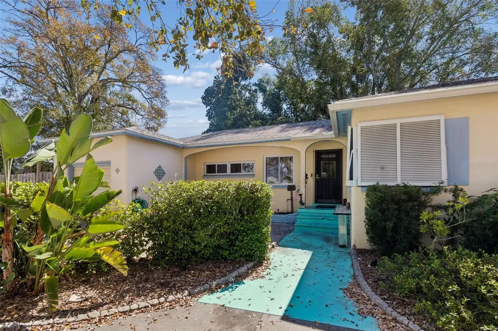 2120 Coronada Way S St Petersburg FL 33712