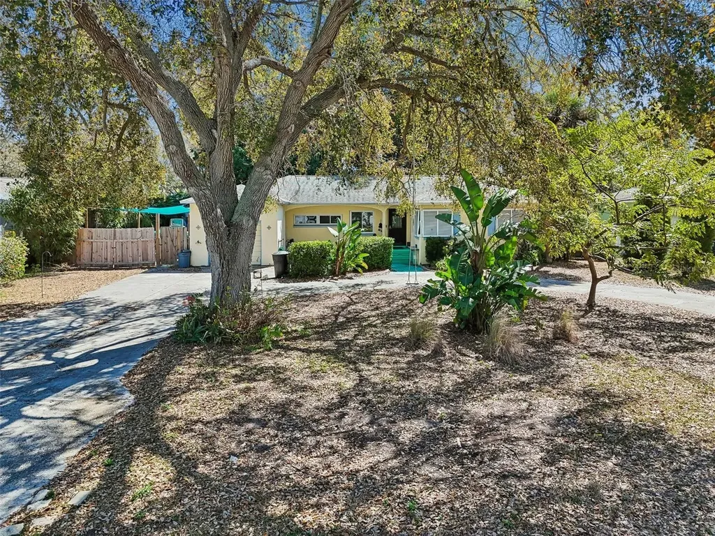 2120 Coronada Way S St Petersburg FL 33712