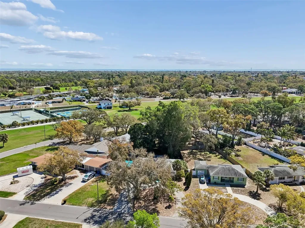 2120 Coronada Way S St Petersburg FL 33712