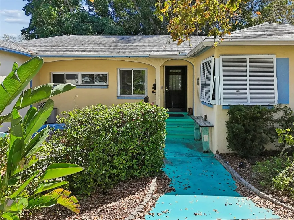 2120 Coronada Way S St Petersburg FL 33712