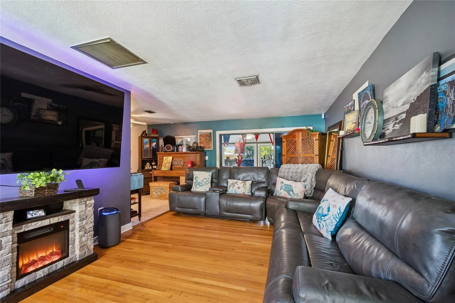 2120 Coronada Way S St Petersburg FL 33712