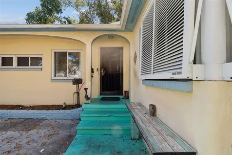 2120 Coronada Way S St Petersburg FL 33712