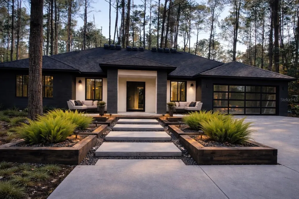 1323 E Derby Drive Dunnellon FL 34434