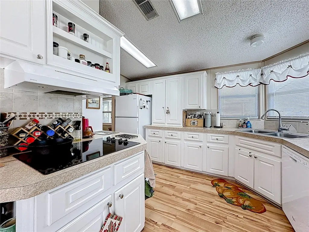 3016 Manatee Road Tavares FL 32778