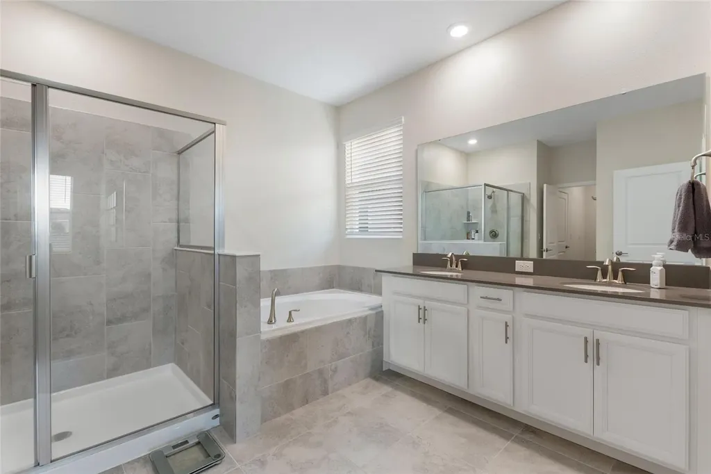 8943 Fallen Oak Drive Davenport FL 33896