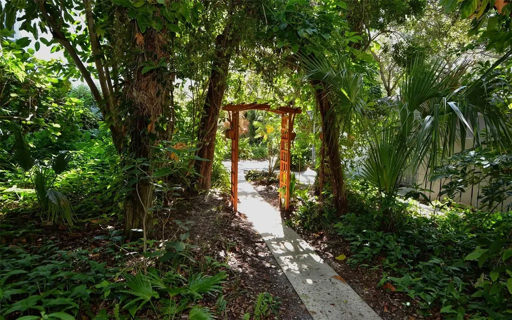1200 East Peppertree Lane Sarasota FL 34242