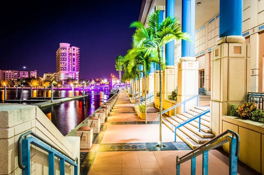 2305 W Texas Avenue Tampa FL 33629