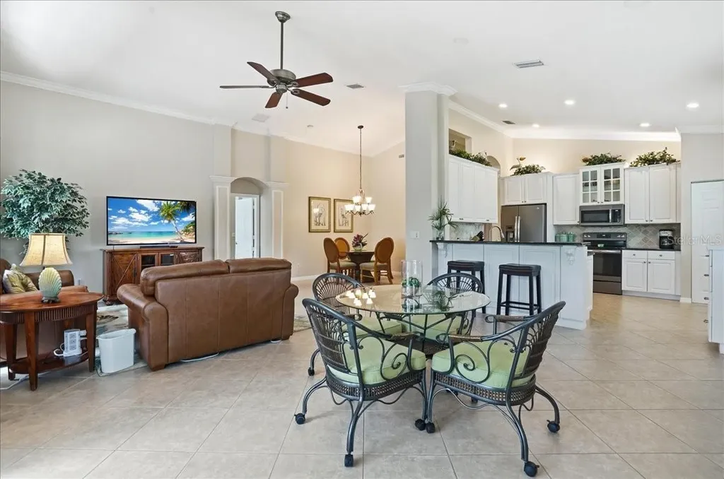 4246 65th Place E Sarasota FL 34243
