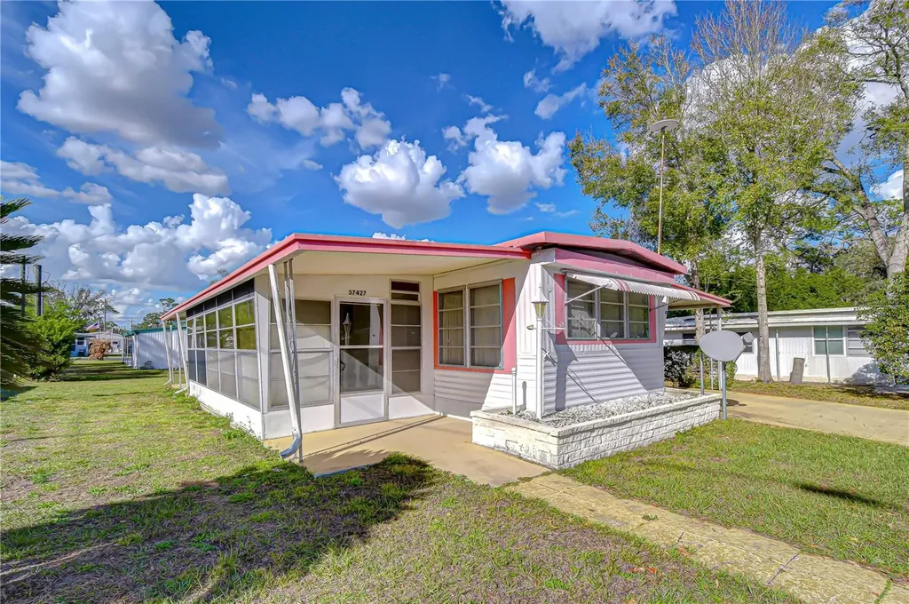 37427 Hammond Drive Zephyrhills FL 33541