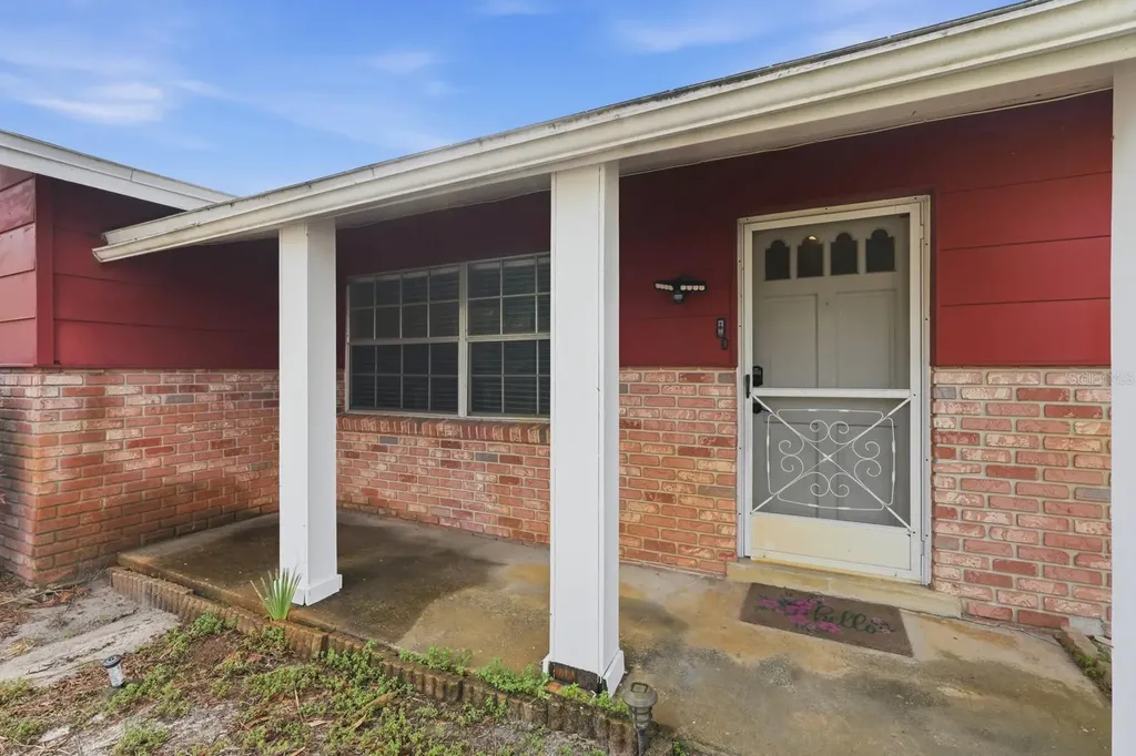 1317 N Shangri La Drive Daytona Beach FL 32119