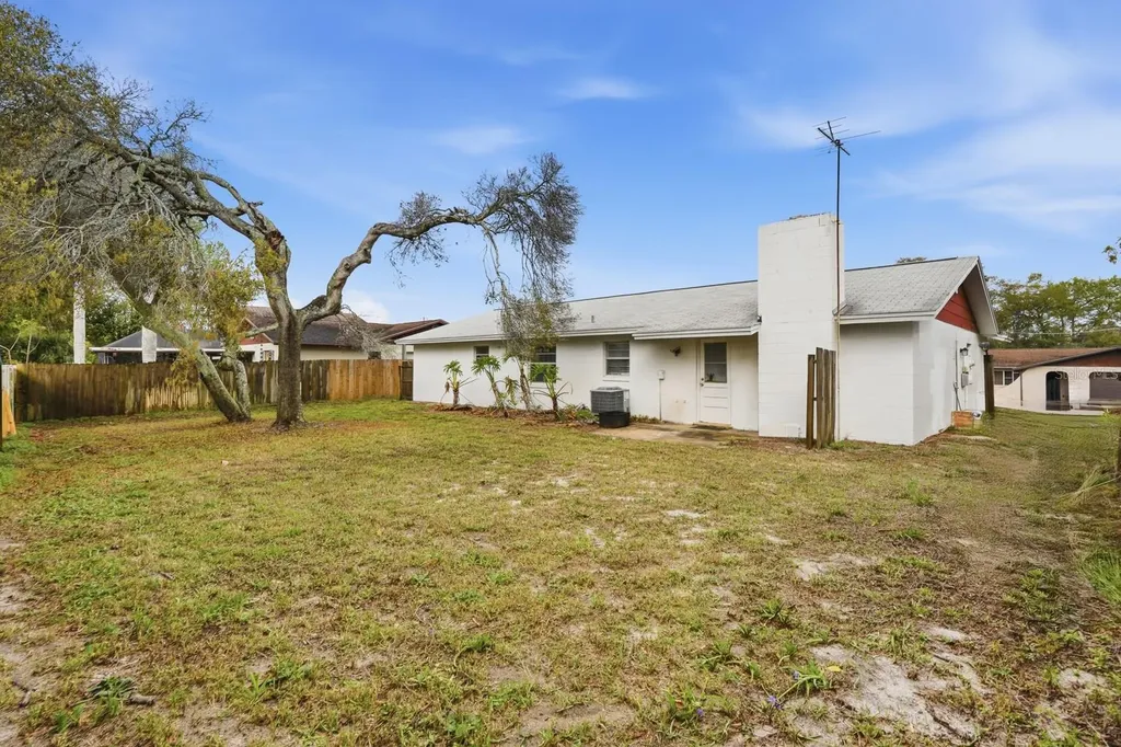 1317 N Shangri La Drive Daytona Beach FL 32119