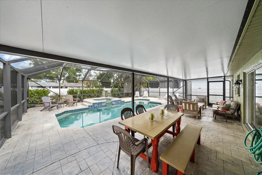 2843 New England Street Sarasota FL 34231
