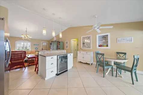 2843 New England Street Sarasota FL 34231
