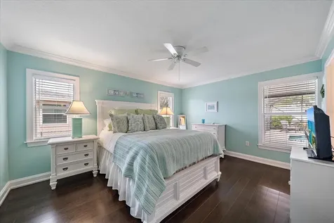 2843 New England Street Sarasota FL 34231