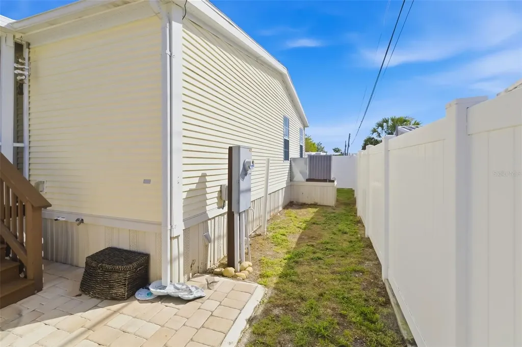 812 50th Avenue Terrace W Bradenton FL 34207