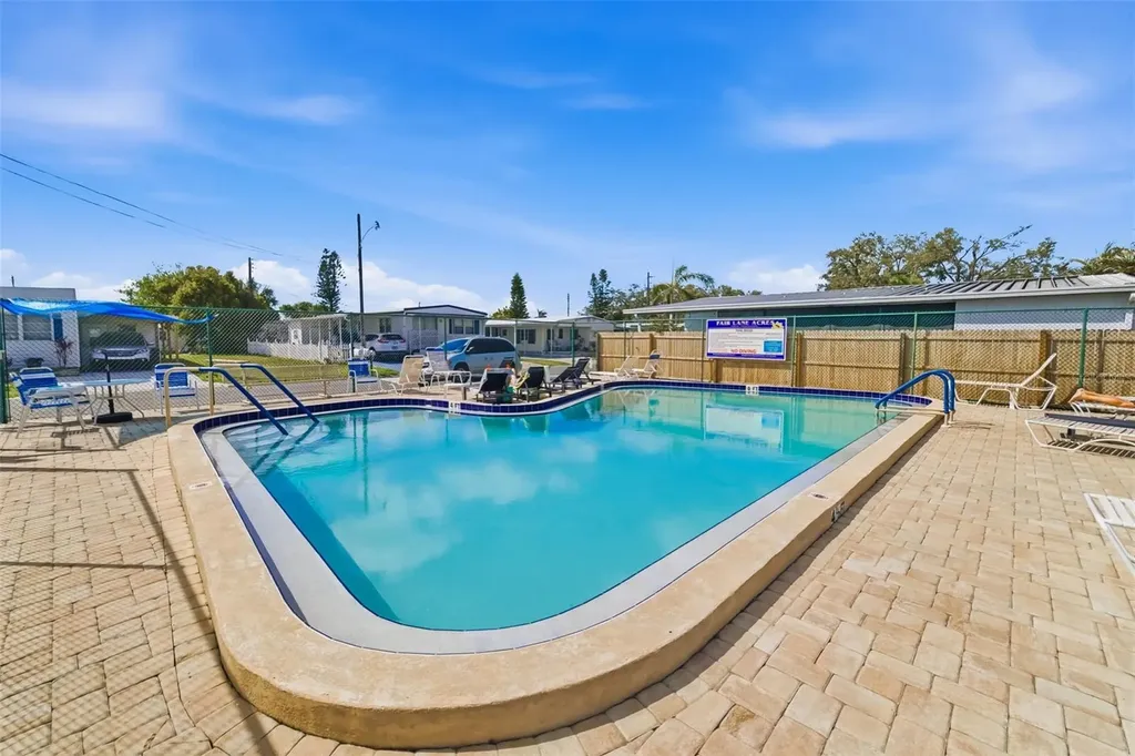812 50th Avenue Terrace W Bradenton FL 34207