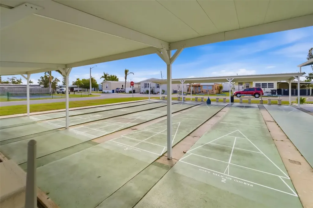 812 50th Avenue Terrace W Bradenton FL 34207