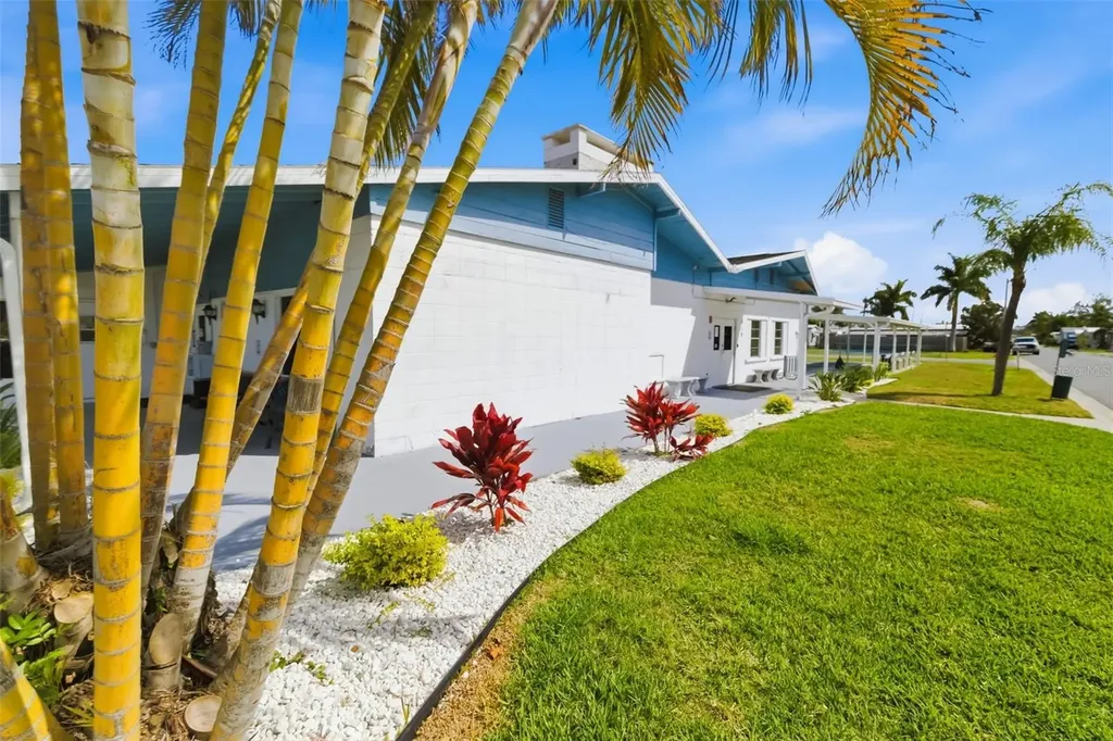 812 50th Avenue Terrace W Bradenton FL 34207