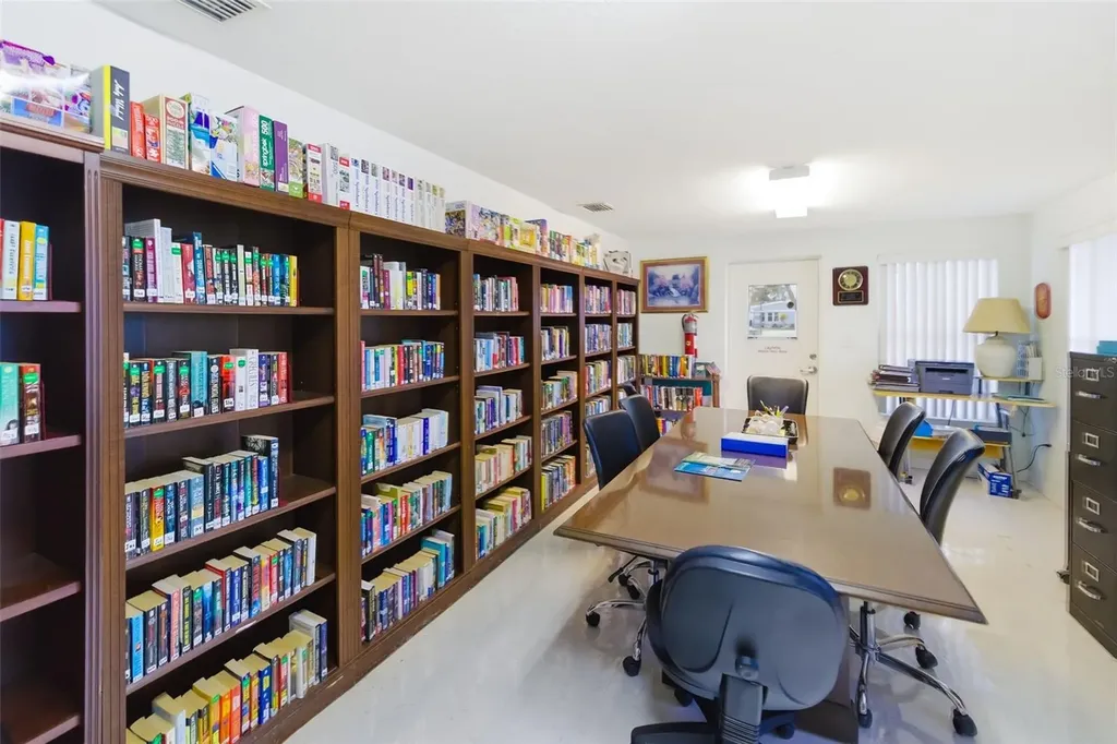 812 50th Avenue Terrace W Bradenton FL 34207