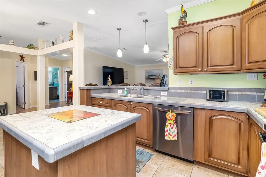812 50th Avenue Terrace W Bradenton FL 34207