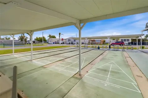 812 50th Avenue Terrace W Bradenton FL 34207