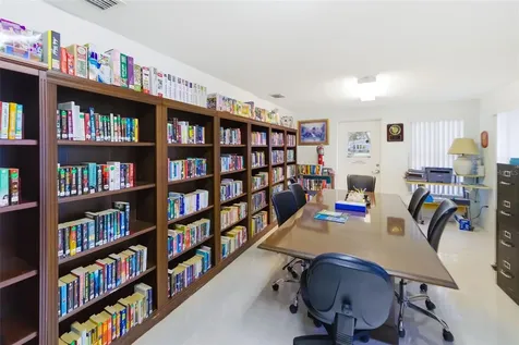812 50th Avenue Terrace W Bradenton FL 34207