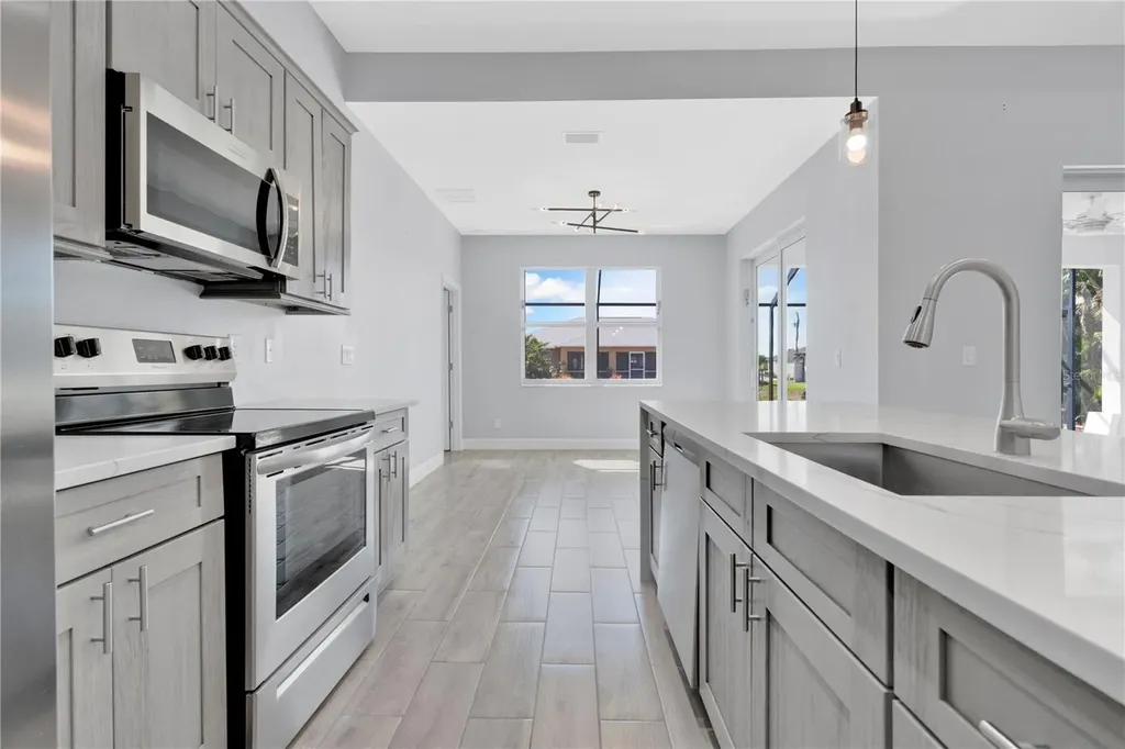 1306 NE 2nd Avenue Cape Coral FL 33909