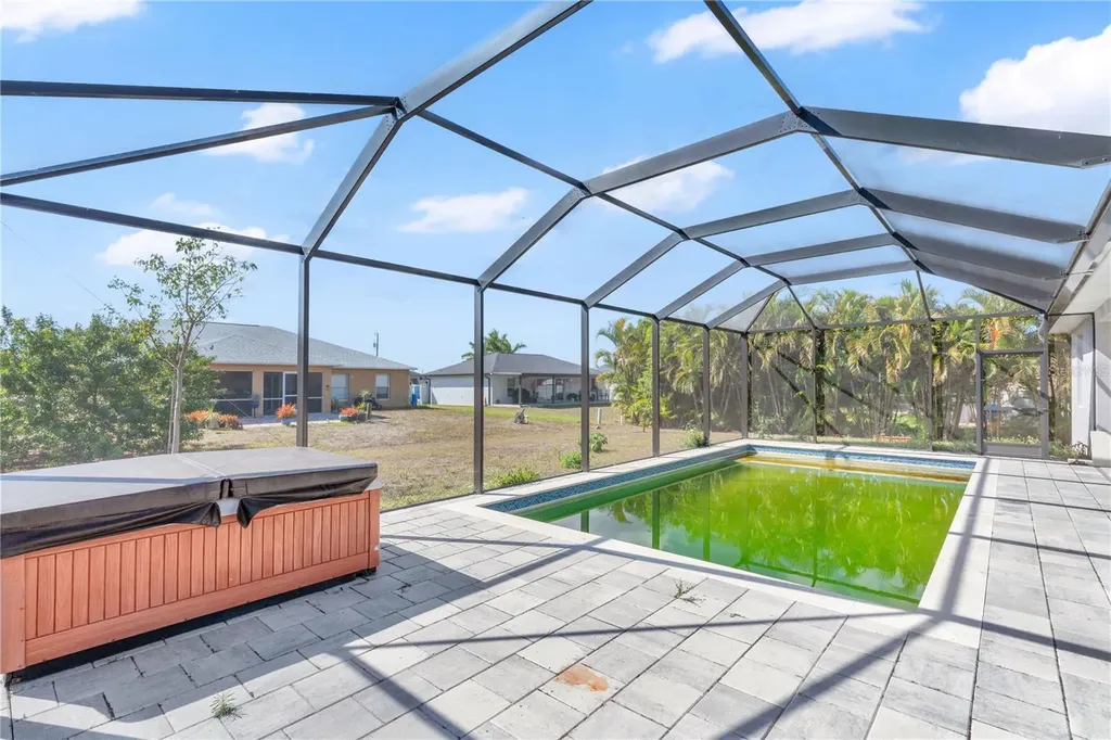 1306 NE 2nd Avenue Cape Coral FL 33909
