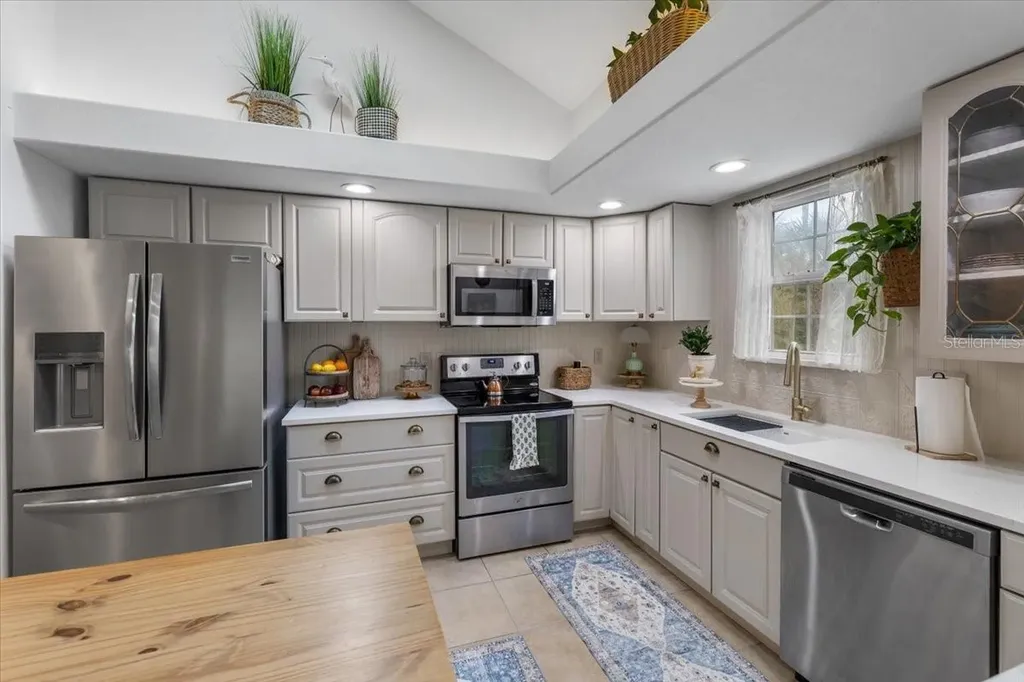 6093 Avenue Of The Palms Weeki Wachee FL 34607
