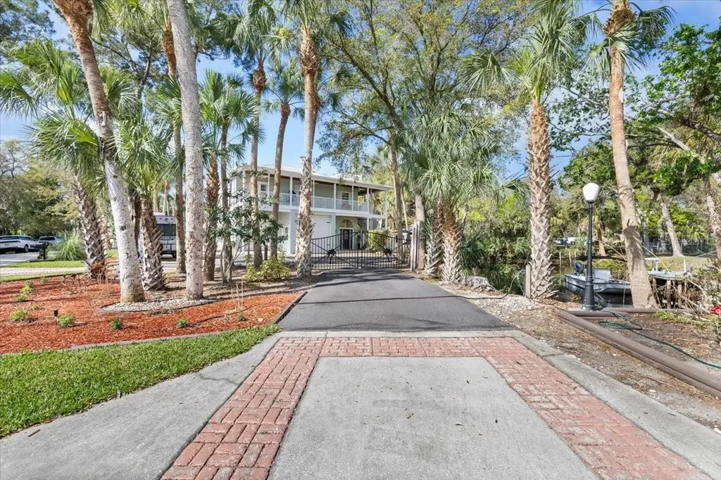 6093 Avenue Of The Palms Weeki Wachee FL 34607